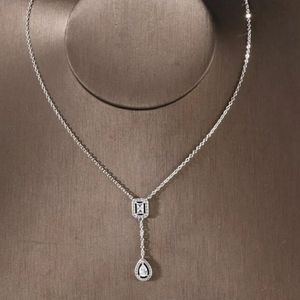 Elegant necklace